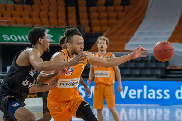 他们一家受 他们一家受