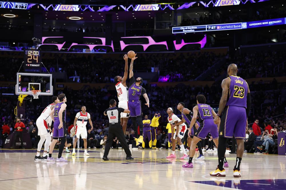 借雄厚资本 借雄厚资本