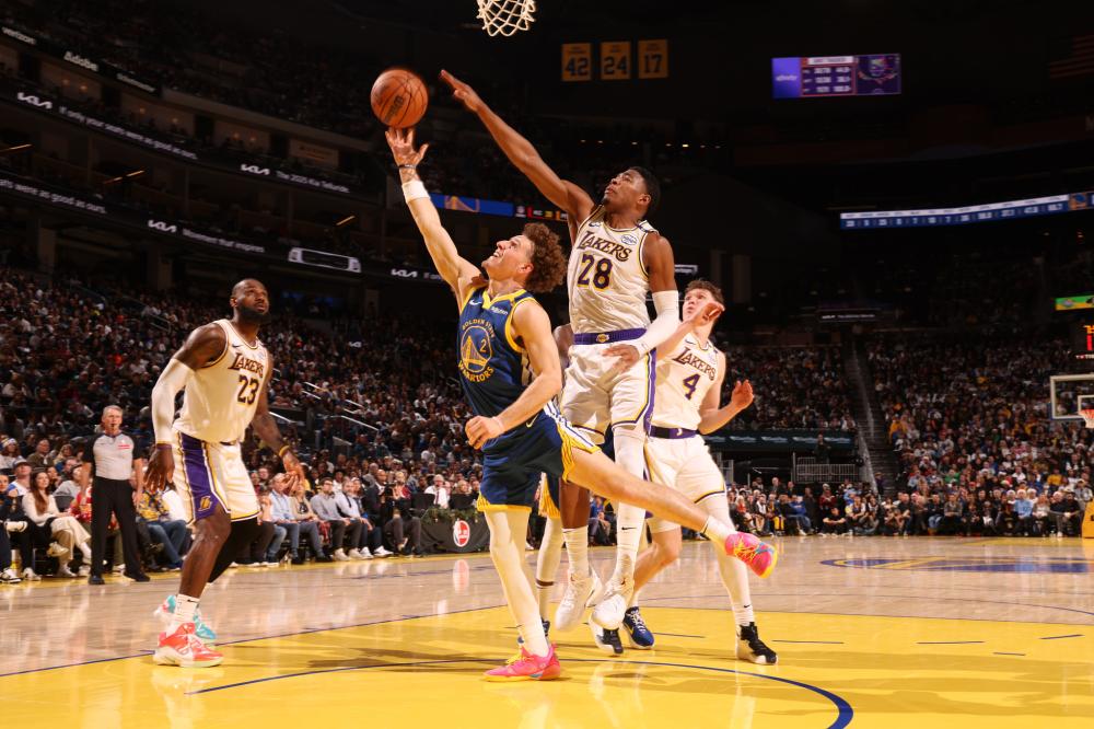 工作人员默 工作人员默